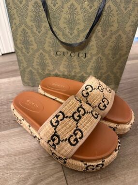 Gucci Raffia Slide Sandals in Natural and Black - GG Platform Slides